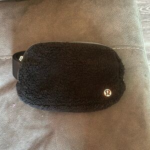 lululemon sherpa fanny pack